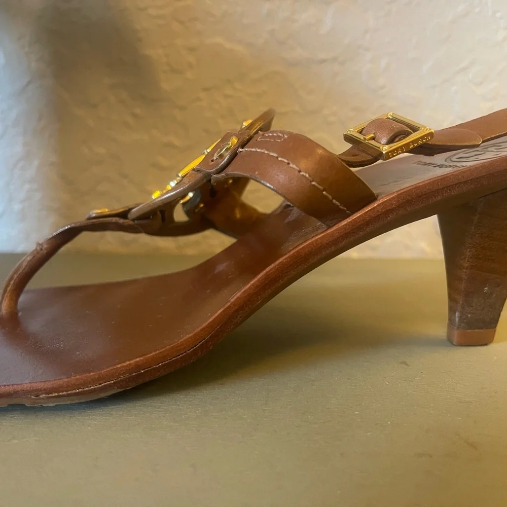 Tory Burch Tan Sandals with Gold Emblem - Picture 5 of 6
